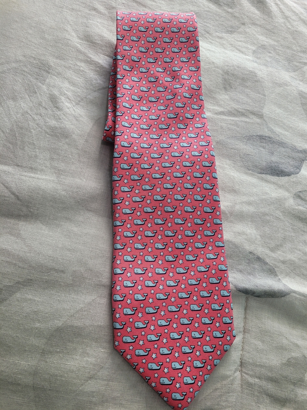 Vineyard Vines Men's Light Pink Whale Pattern Silk Tie